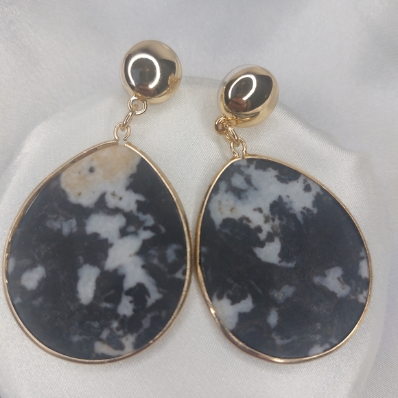Natural Zebra Jasper Dangle Earrings Gold Tone NWOT Artisan - Picture 1 of 8